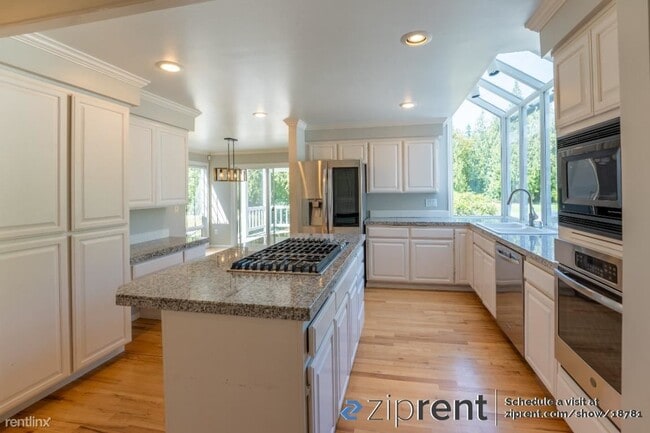 Building Photo - 4 br, 2.5 bath House - 14017 205th Avenue ...