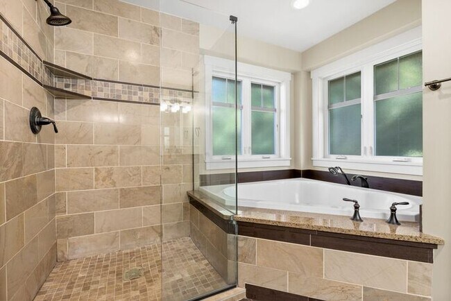 Foto del edificio - Gorgeous Phinney Ridge Craftsman w/ Air Co...