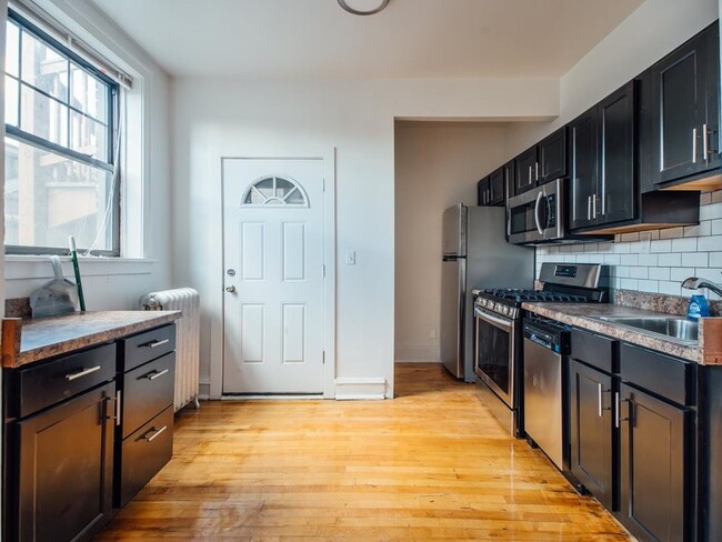 Foto del edificio - 2332 W Addison St