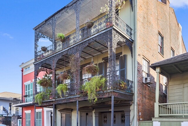 Primary Photo - 624 Dumaine St