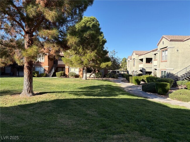 Building Photo - 555 E Silverado Ranch Blvd