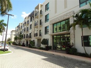 Building Photo - 4670 NW 84th Ave