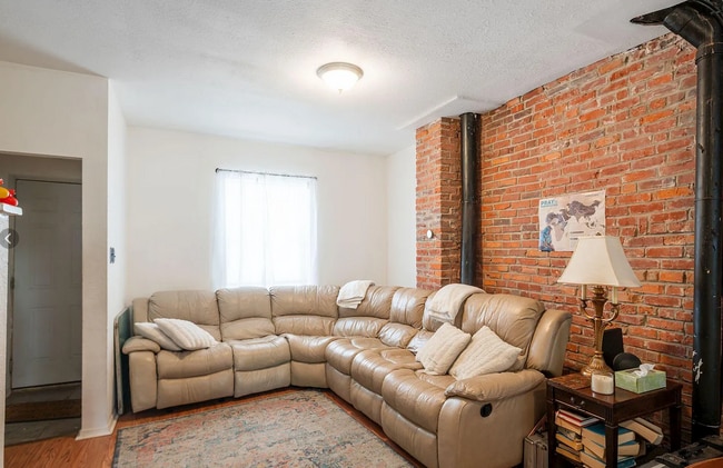 Foto del edificio - Clean, Classic, and Contemporary