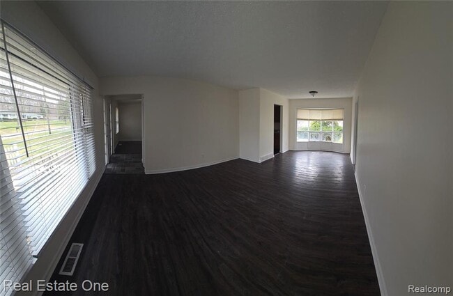 Building Photo - 25825 Sierra Dr