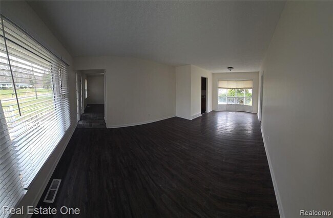 Foto del edificio - 25825 Sierra Dr