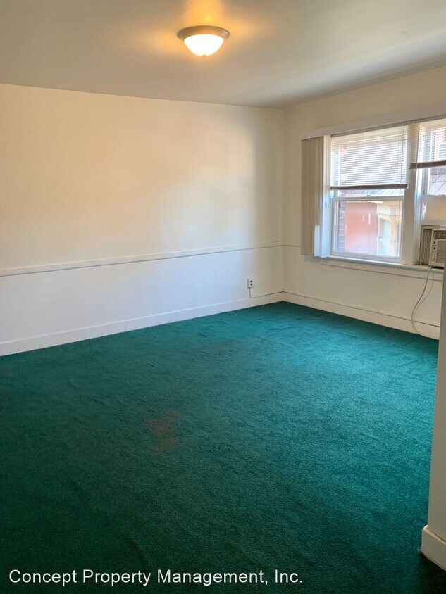Building Photo - 150 700 E