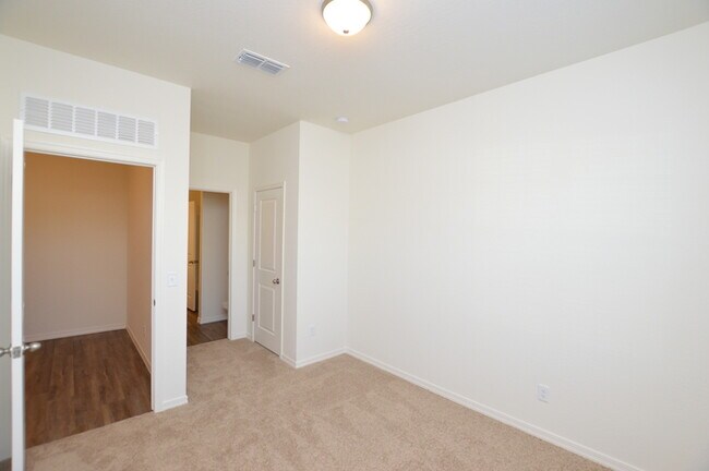 Foto del edificio - 333 White Sands Dr