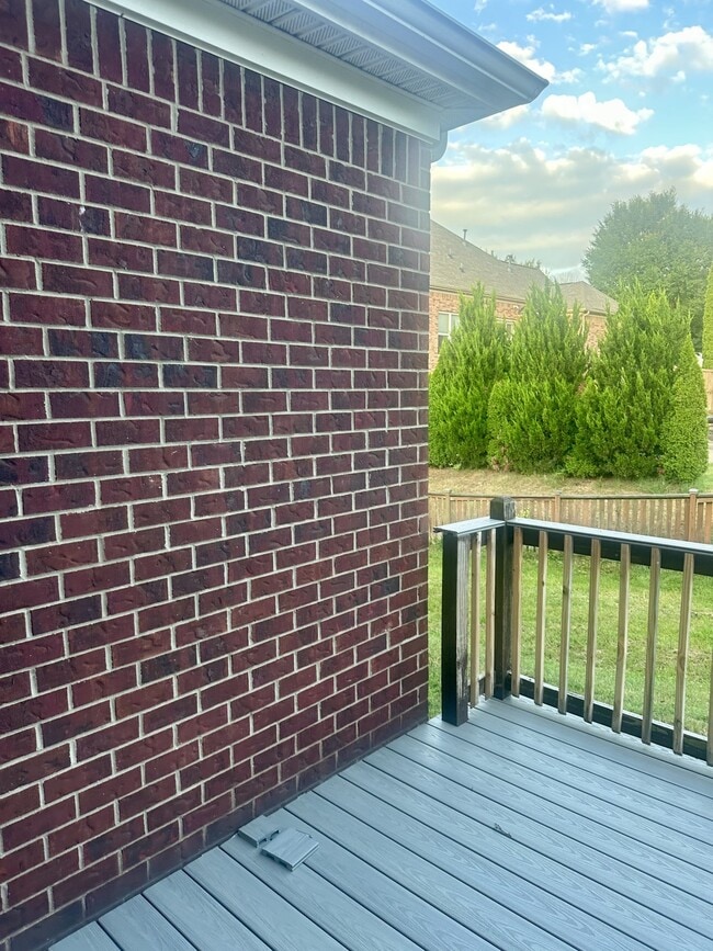 Building Photo - 402 Valley Spring Dr