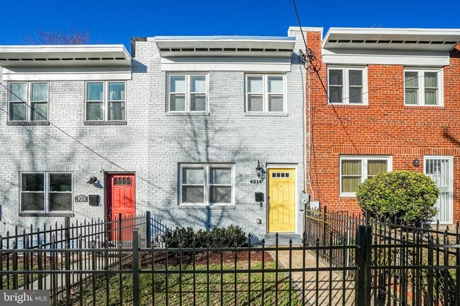 Building Photo - 4214 Gault Pl NE