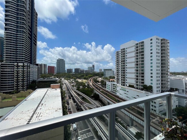 Foto del edificio - 79 SW 12th St