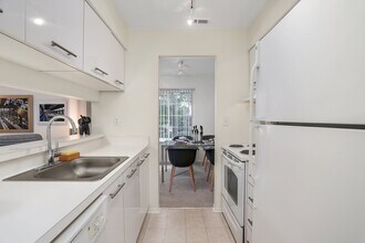 Building Photo - Saddle Creek Apartments
