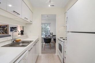 Building Photo - Saddle Creek Apartments