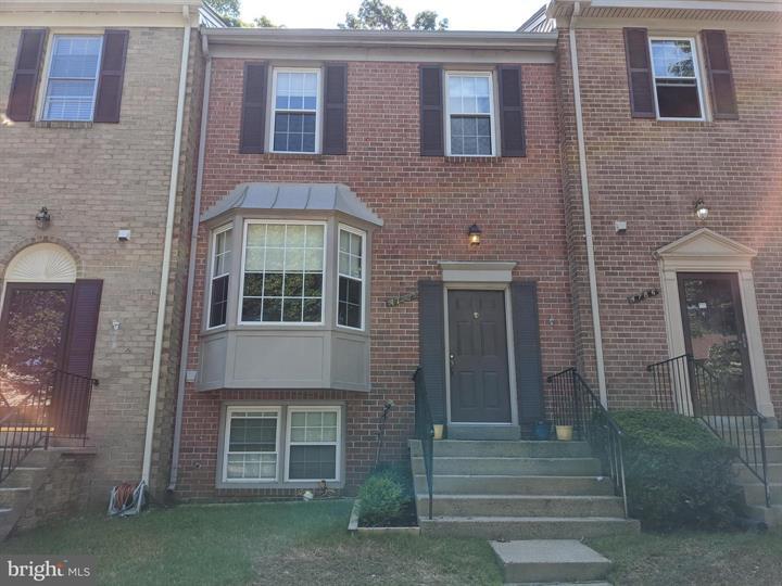 Brick front townhouse - 4788 Gainsborough Dr