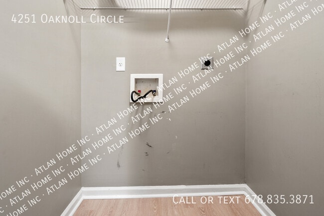 Building Photo - 4251 Oaknoll Cir