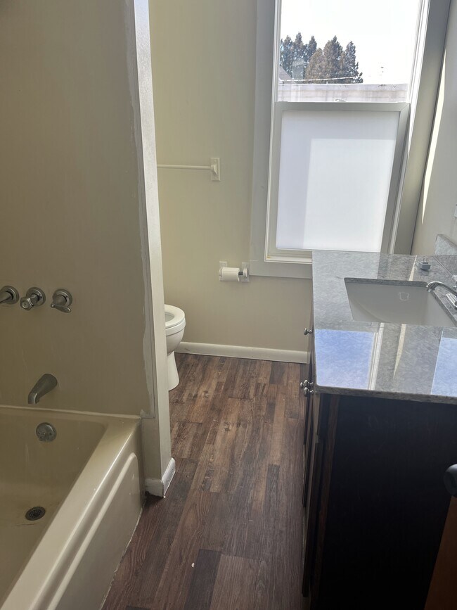 Foto del edificio - 821 W 26th St