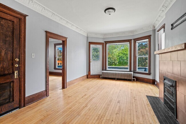 Foto del edificio - Maryland Upper Flat - Walk to Campus