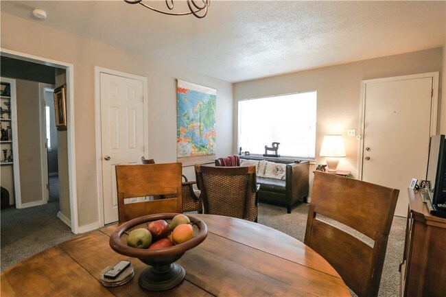 Foto del edificio - 3421 S University Dr