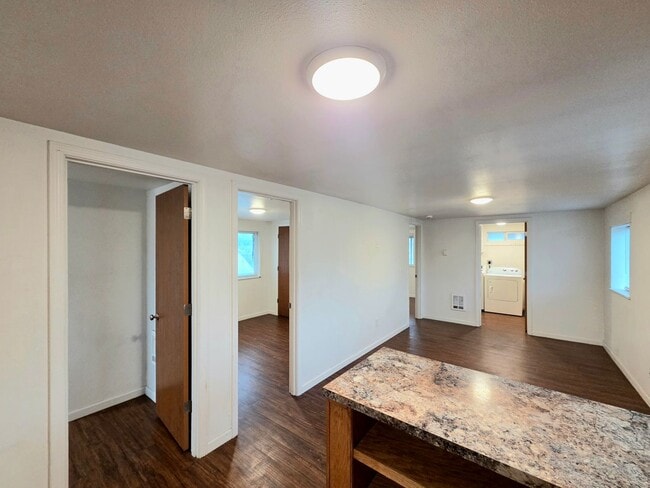 Foto del edificio - 1121 Monitor Ave