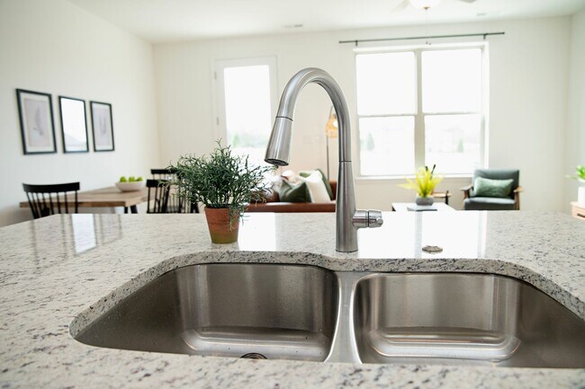 Foto del edificio - Modern 3-Bed, 2.5-Bath Townhome — ONE MONTH FREE RENT!