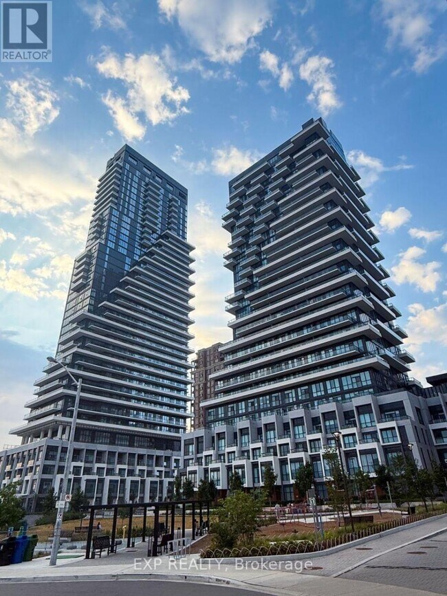 Building Photo - 30 Inn On The Pk Dr