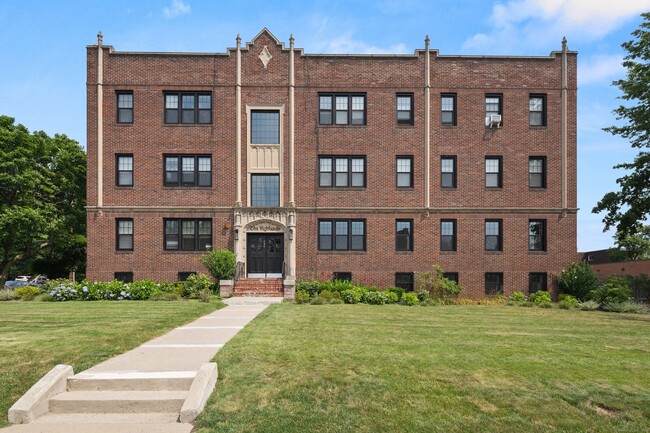 Foto del edificio - 684 Farmington Ave
