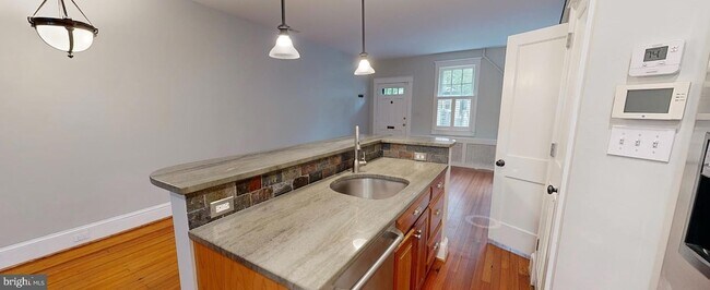Foto del edificio - 2031 37th St NW