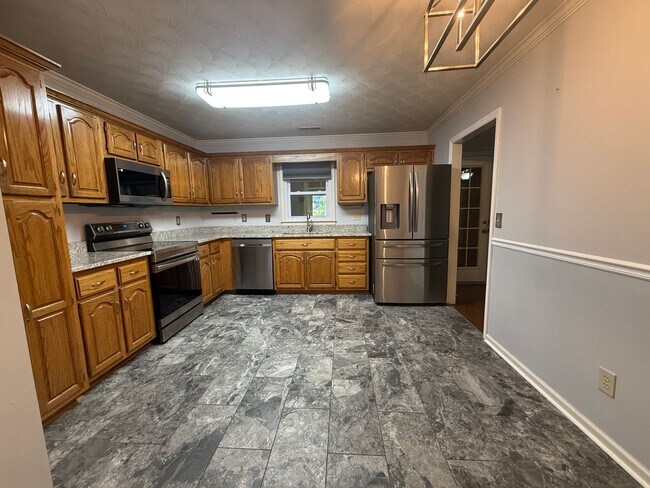 Building Photo - Welcome to this stunning 3-bedroom, 2.5-ba...