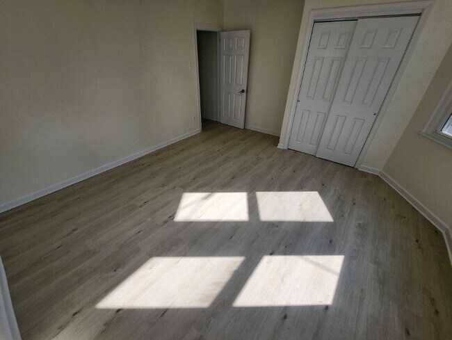 Foto del edificio - 348 W Queen Ln