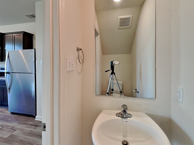 Foto del edificio - 732 Keeneland Dr