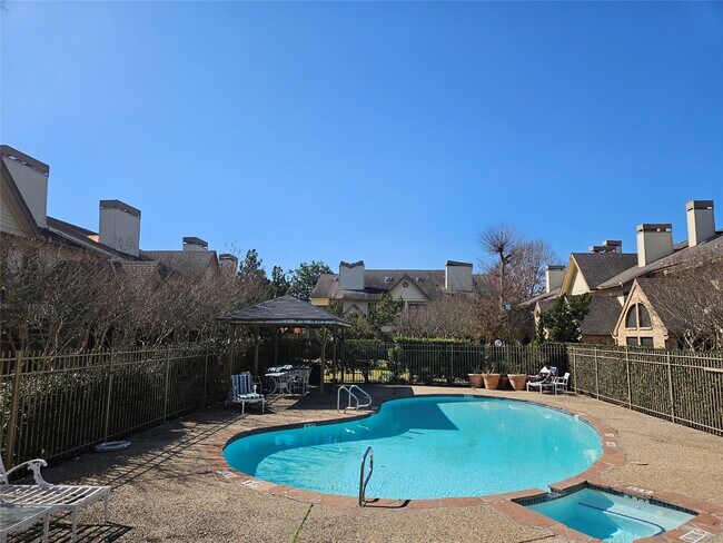 Building Photo - 2425 Holly Hall St