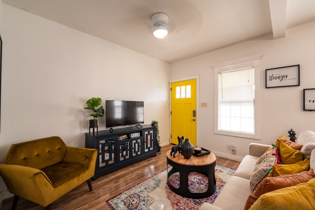 Building Photo - 614 Willow