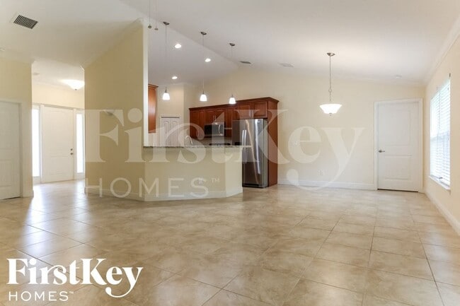 Foto del edificio - 980 SW Del Rio Blvd