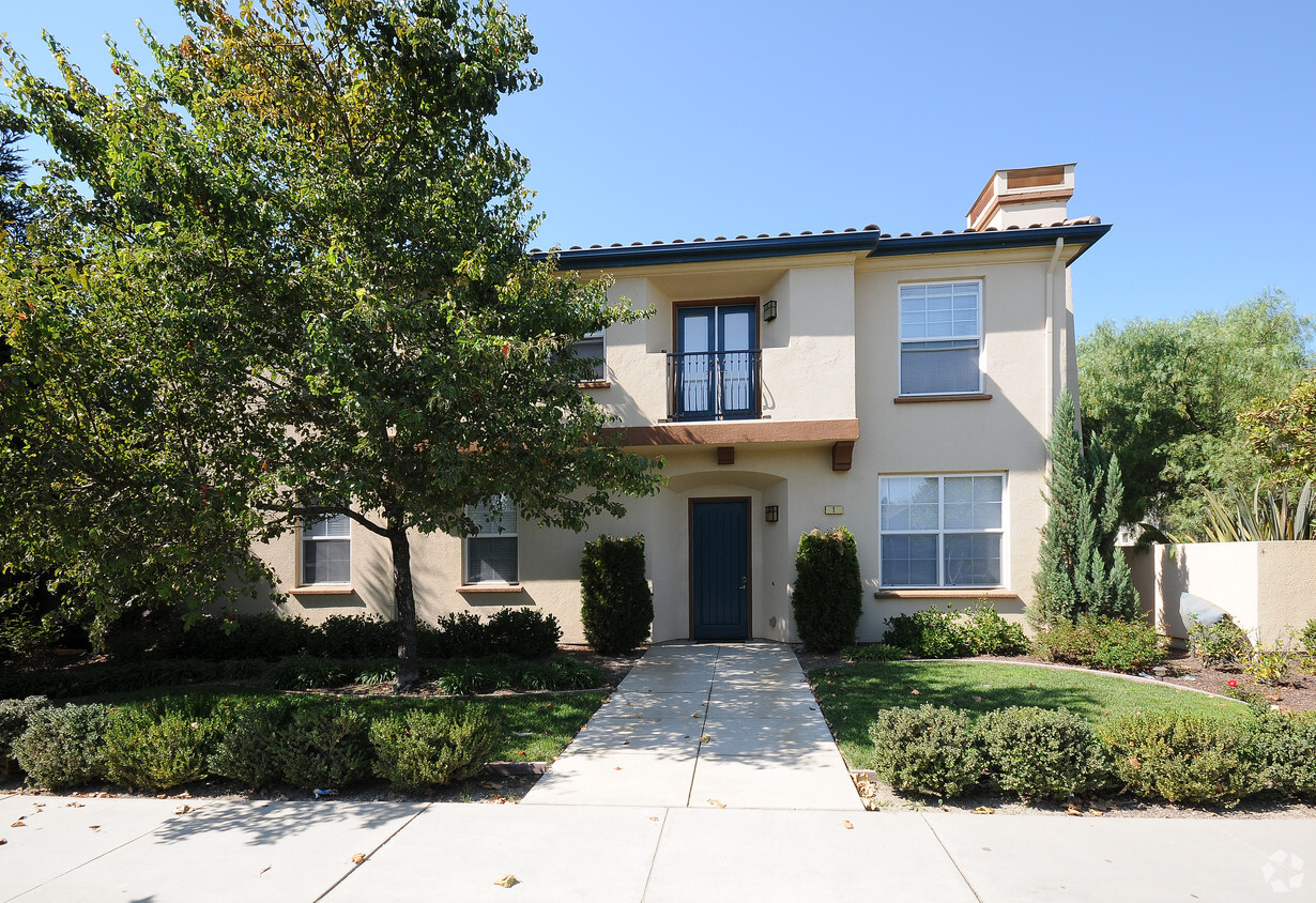 Primary Photo - Creek Bridge Apartments