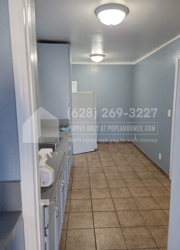 Foto principal - 14918 1/2 Hawthorne Boulevard