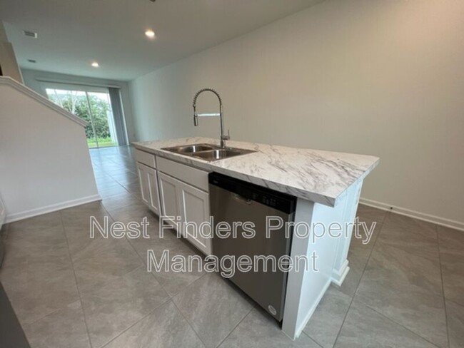 Building Photo - 8405 Zenith Cir