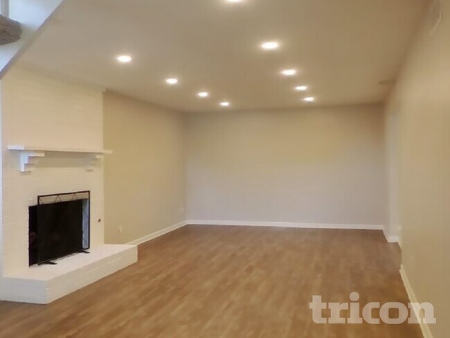 Building Photo - 1712 Hartford Dr