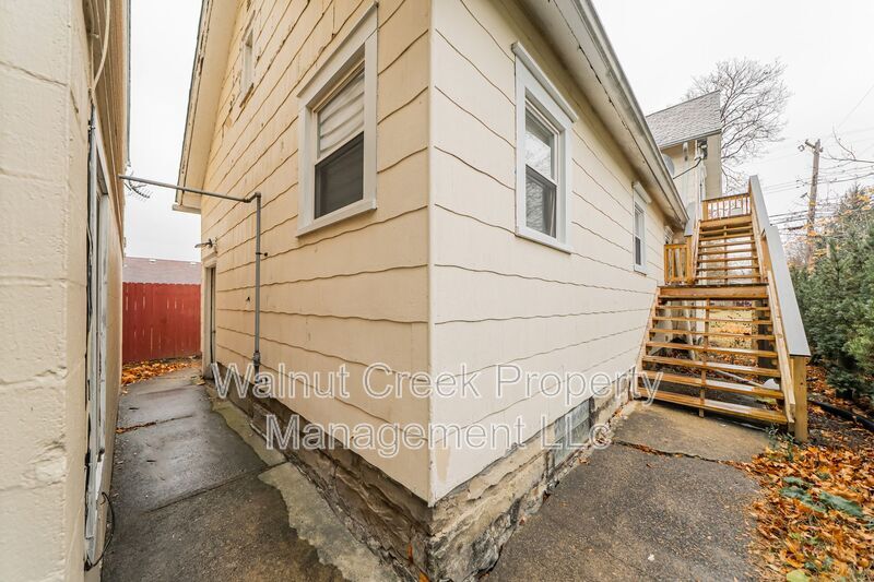 Primary Photo - 870 S Main St