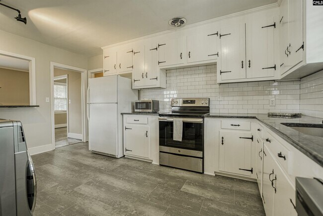 Building Photo - 700 Jansen Ave