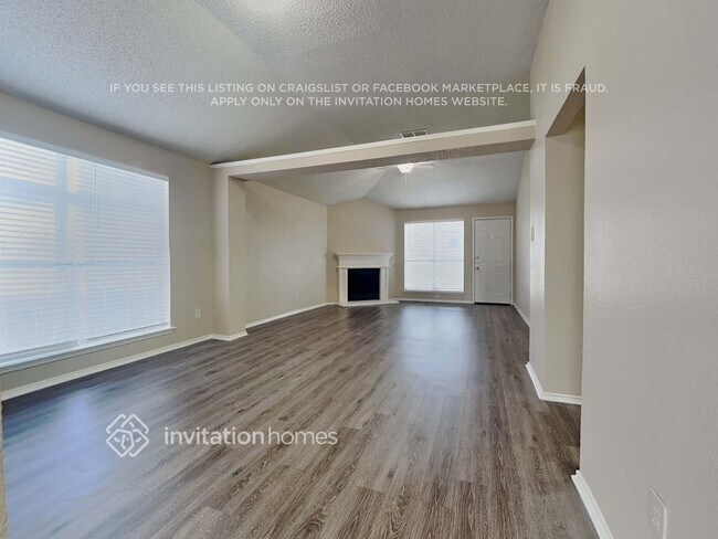 Foto del edificio - 10220 Cypress Hills Dr