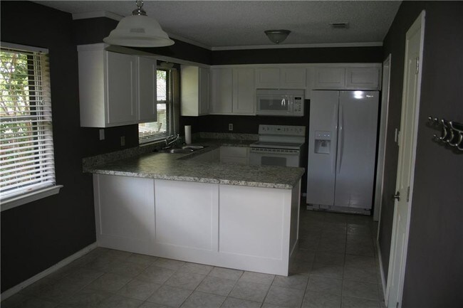 Foto del edificio - 3612 Woodmoor Rd