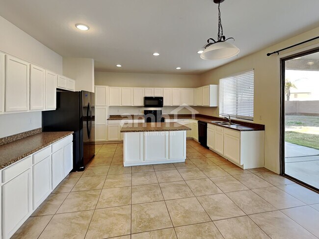 Building Photo - 1720 S Valle Verde
