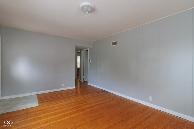 Building Photo - 4430 N Longworth Ave