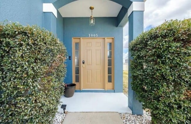 Building Photo - 1005 Corvina Dr