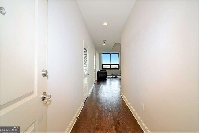Building Photo - 270 17th St NW