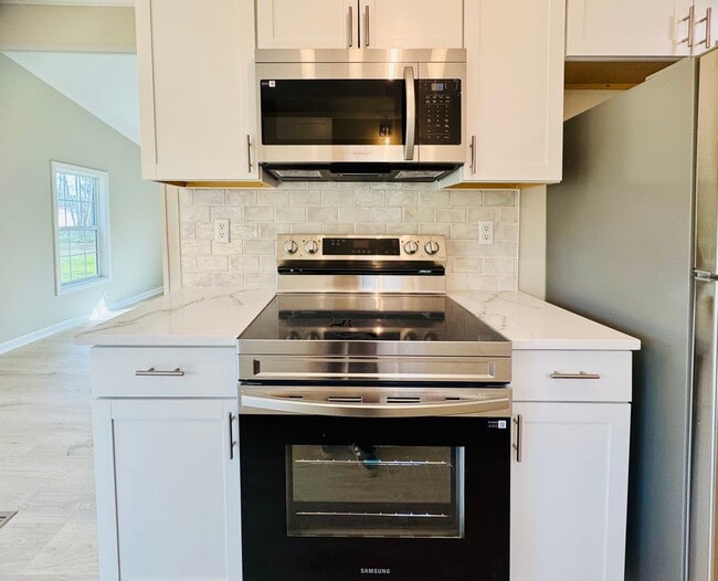 Building Photo - Lovely home and location!