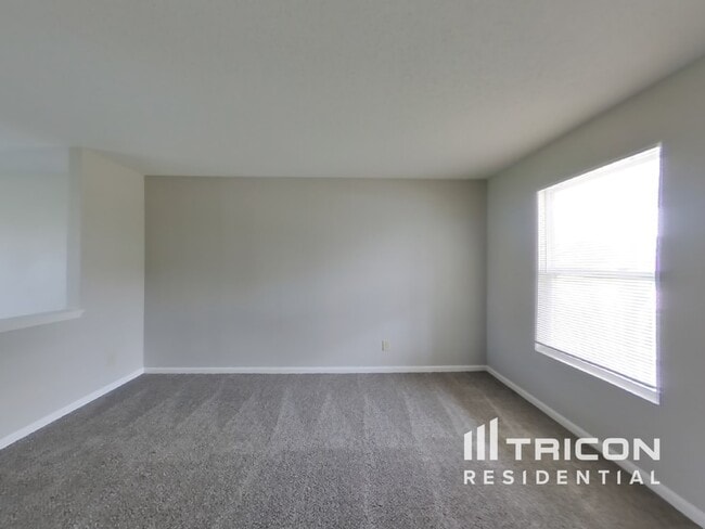 Building Photo - 10744 Inspiration Dr