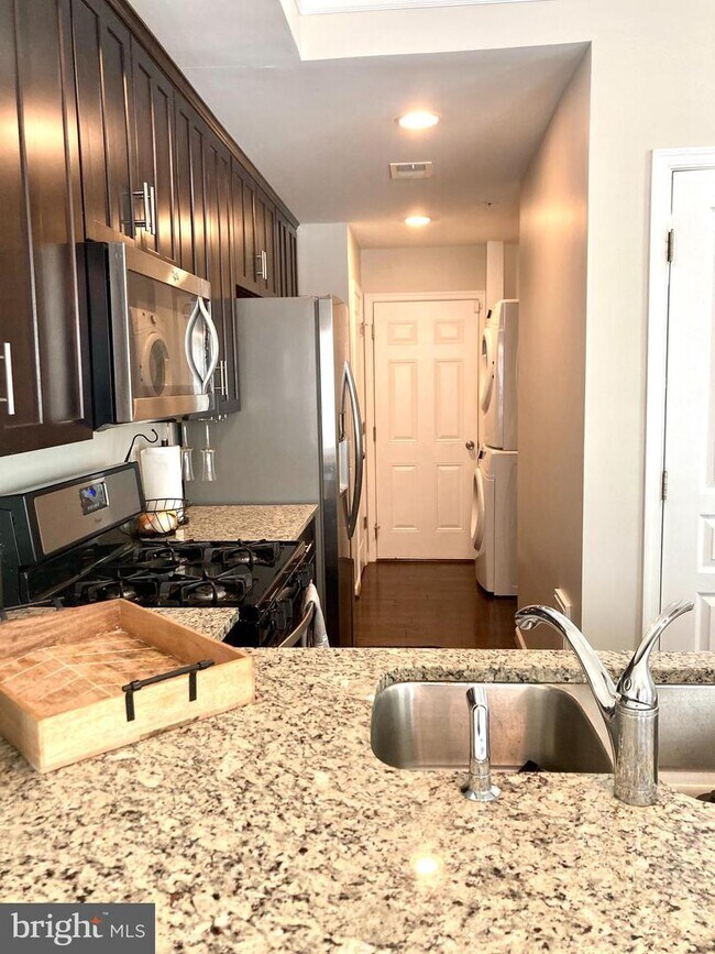 Foto del edificio - 1549 Renate Dr