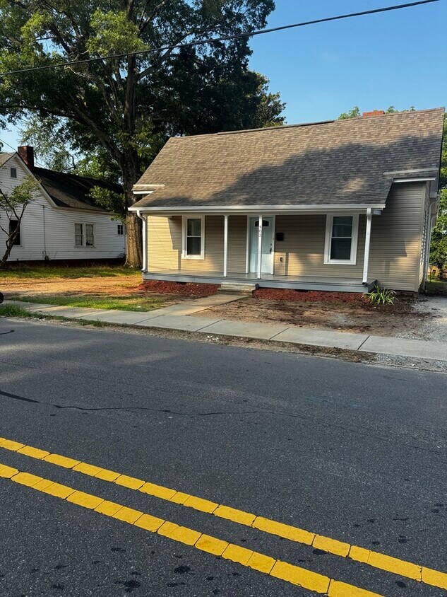 Primary Photo - 483 Harris St NW
