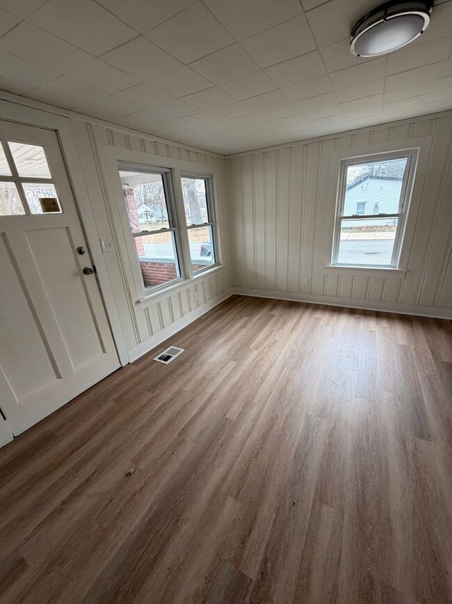 Building Photo - Beautiful Renovated 3 Br House!