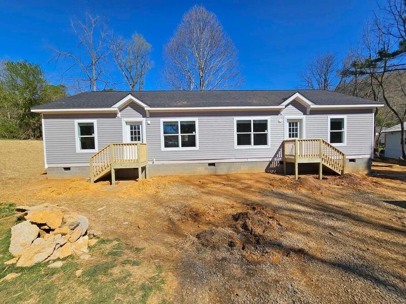 40 Little Martha Ln, Waynesville, NC 28786 House Rental in